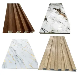 Pannello per soffitto a grana di legno lambrins PVC interno pannello a parete scanalata Wpc disegni uv foglio di marmo alternativo per la decorazione della parete di casa