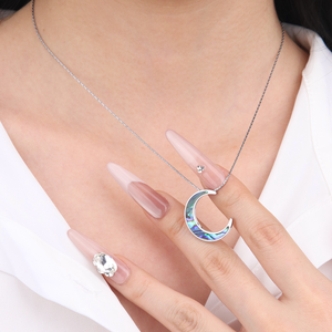 Collar con Colgante de Luna Creciente de Acero Inoxidable 316L Chapado en Plata de Chris April, Joyería para Mujer - Product Image 5