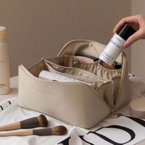 กระเป๋าเครื่องสำอางหนัง PU รุ่น XDH403 กระเป๋าใส่เครื่องสำอางสำหรับเดินทาง กระเป๋าใส่ของใช้ในห้องน้ำ - Product Image 3