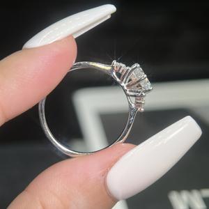 Grosir 1 karat Moissanite berlian cincin pernikahan untuk wanita VVS D warna Putar bentuk S925 perak pertunangan Rhodium pesta - Product Image 4