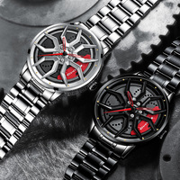 Montre pour homme, design jante de roue, boîtier doré, bracelet en acier inoxydable rouge, style sport racing