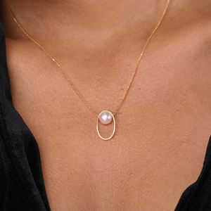 Collier pendentif en or 14 carats avec perle d'imitation, design géométrique ovale, pour femme, style minimaliste, à porter au quotidien - Product Image 4