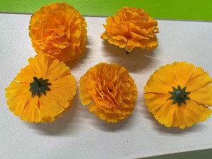 Flores artificiales de caléndula para el día de la madre de clavel de seda barato en capullos a granel para Decoración - Product Image 6