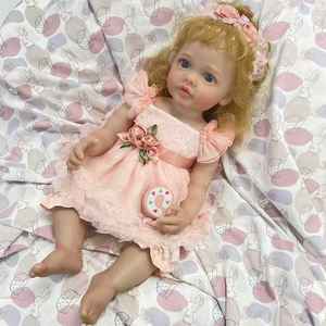22 인치 다시 태어난 아기 인형 소프트 터치 멀티 레이어 손으로 그린 손 뿌리 머리 핑크 원피스 금발 머리 소녀 다시 태어난 아기 인형 - Product Image 2