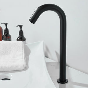 Robinet <span class=keywords><strong>de</strong></span> salle <span class=keywords><strong>de</strong></span> bain moderne en laiton noir mat à capteur automatique, sans contact, à arc élevé, mitigeur <span class=keywords><strong>de</strong></span> lavabo sur pied en céramique pour hôtel et maison - Product Image 2