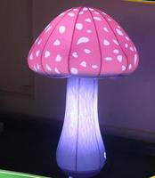 Champignon Gonflable Géant Réaliste avec Lumières LED et Souffleur Intégré, Modèle de Champignon Violet Ultra-réaliste, Accessoires de Décoration pour Fêtes et Scènes