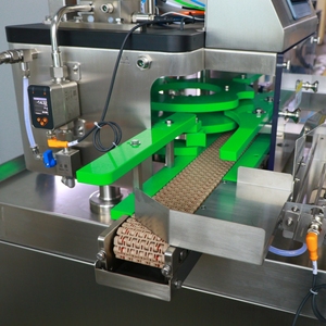 Ligne <span class=keywords><strong>de</strong></span> remplissage <span class=keywords><strong>de</strong></span> bière mobile <span class=keywords><strong>pour</strong></span> petite production avec vannes électroniques <span class=keywords><strong>de</strong></span> haute précision et unité <span class=keywords><strong>de</strong></span> capsulage intégrée - Product Image 6