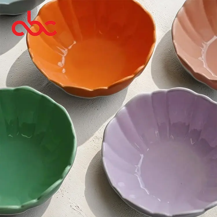 Kualitas tinggi warna solid mangkuk keramik bulat gelombang piring makan malam keramik piring makan set alat makan