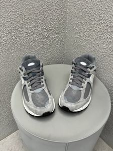 รองเท้ากีฬาแบรนด์ดังรุ่นใหม่คุณภาพสูง ดีไซน์ทันสมัย สวมใส่สบาย ใช้งานได้หลากหลาย ระบายอากาศได้ดี - Product Image 3