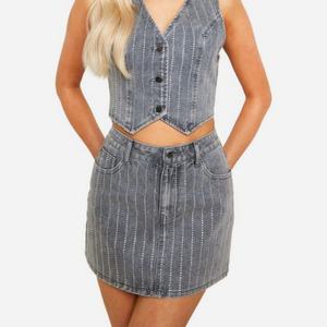 กระโปรงยีนส์สั้นเอวสูงลายทางประดับเพชร ดีไซน์ใหม่ สีเทาวินเทจ สำหรับผู้หญิง - Product Image 1