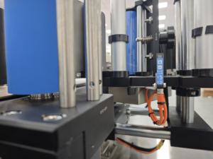 Machine d'étiquetage automatique pour bouteilles rondes en plastique, bouteilles de vin, canettes de bière, machine d'étiquetage d'autocollants - Product Image 5