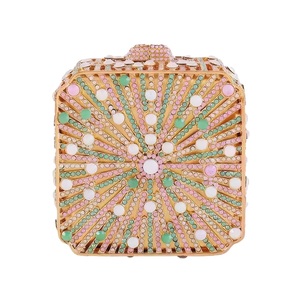 Impresionante Bolso de Noche Cuadrado con Cristales y Cadena Mini para Mujer, Ideal para Salir y Vestirse Elegante - Product Image 1