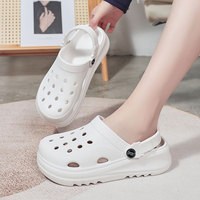 Vente directe usine Nouveau design Sabots et sandales pour femmes Chaussures de jardin en EVA bon marché en gros Meilleur prix Pantoufles pour breloques personnalisées