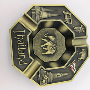 Cenicero de plata de mesa portátil personalizado para adultos en 3D Cenicero de cigarros de viaje artístico personalizado Cenicero de <span class=keywords><strong>Metal</strong></span> de forma cuadrada barato - Product Image 5