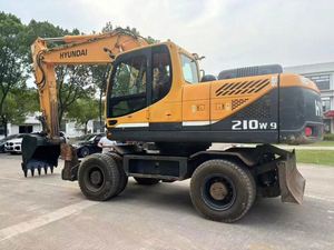 รถขุดล้อยางฮุนได R210W-9 มือสองจากเกาหลี พร้อมอะไหล่ใหม่แกะกล่อง ประกอบด้วยเครื่องยนต์ มอเตอร์ ปั๊ม เกียร์ แบริ่ง รับประกัน 1 ปี - Product Image 6