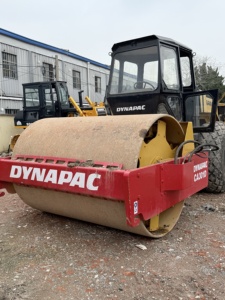 Rouleau compresseur d'occasion DYNAPAC CA301D, rouleau vibratoire monocylindre de seconde main, haute qualité, disponible à Shanghai - Product Image 4