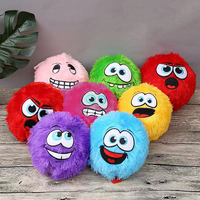 Balle en peluche moelleuse avec pompon émoticône FUZZY BALL EMOT (15 cm)