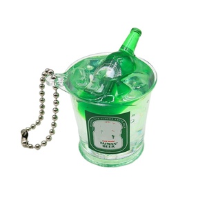 อุปกรณ์บาร์พวงกุญแจการ์ตูนสุดสร้างสรรค์พวงกุญแจอะคริลิคขวดเบียร์ที่เต็มไปด้วยของเหลวพวงกุญแจรถคู่สำหรับวอดก้า Neft Vestal - Product Image 1