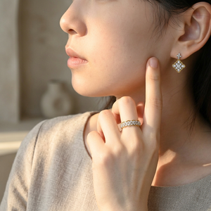 Boucles d'oreilles en or blanc et jaune 18 carats, diamants naturels, style vintage, classique, très vendues, pour femmes - Product Image 6