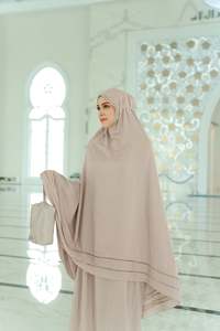 Usine <span class=keywords><strong>de</strong></span> vêtements personnalisés solide Robe Mukena Telekung voyage <span class=keywords><strong>de</strong></span> luxe deux pièces ensemble <span class=keywords><strong>de</strong></span> <span class=keywords><strong>prière</strong></span> islamique Ramadan femmes musulmanes <span class=keywords><strong>tenue</strong></span> - Product Image 4