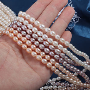 ลูกปัดข้าวไข่มุกน้ำจืดธรรมชาติขนาด5-6มม. ลูกปัดแบบหลวมทำมือยาวประมาณ36ซม. ประมาณ48เม็ด - Product Image 1