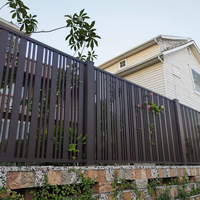 Pagar Vertikal Aluminium Tahan Angin Lapisan Bubuk Hitam Perawatan Rendah Ukuran Kustom untuk Villa Rumah Taman
