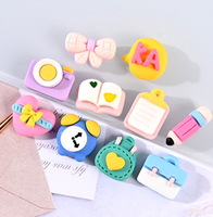 En gros : Breloques en résine, stylos, appareils photo de dessin animé, breloques à la colle crème, accessoires en résine pour pinces à cheveux, bracelets et colliers DIY