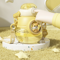 Bouteille d'eau en plastique de qualité alimentaire au sésame pour enfants Style animal de dessin animé tasse de paille à gros ventre avec poignée et sangle bouteille de 1100ml