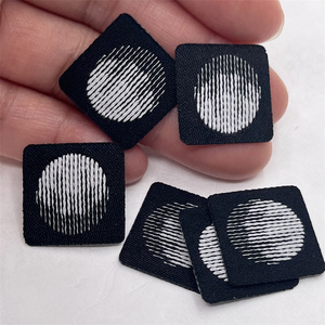 Étiquettes NFC personnalisées haut de gamme pour vêtements, étiquettes en papier imprimées minimalistes, design écologique, fabrication directe en usine - Product Image 3