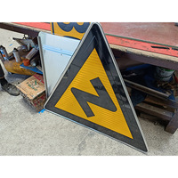 Panneau de signalisation routière triangulaire jaune en aluminium avec film réfléchissant de quatrième qualité pour indicateur de virage de sécurité