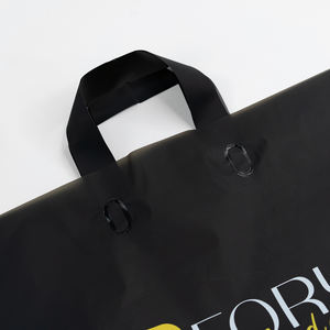 Bolsas de Plástico Negras Translúcidas Resistentes al Agua y a las Roturas con Asa, Bolsas de Compras Personalizadas para Camisetas y Jeans con Logotipo Impreso - Product Image 5