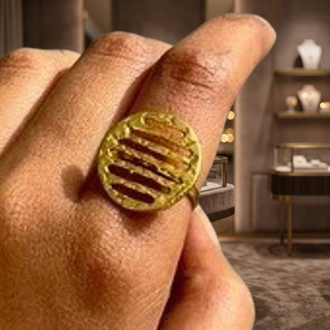 Anillo Vintage de Latón con Baño de Oro de 18K, con Incrustaciones Lisas, Diseño Geométrico Moderno, Joyería Unisex para Uso Diario - Product Image 1