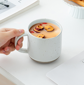 Mug en porcelaine moderne et durable, écologique, personnalisable, 360 ml (12 oz), patchwork, pour le thé de l'après-midi ou les cadeaux - Product Image 1