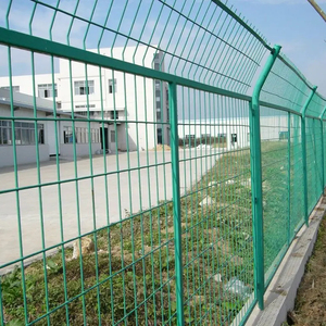 Valla de malla de alambre soldado de PVC galvanizado por inmersión en caliente personalizada de fábrica para parque infantil - Product Image 1