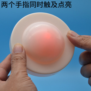 Balle conductrice pour le corps humain : Expérience humaine avec des balles électriques et des électromètres - Enquête scientifique pour l'école primaire - Product Image 4