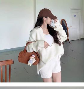Ensemble deux pièces pour femme, pull tissé oversize <span class=keywords><strong>à</strong></span> col en V et short, manches longues, col <span class=keywords><strong>à</strong></span> revers, é<span class=keywords><strong>l</strong></span>égant, respirant, en acrylique, tenue décontractée pour <span class=keywords><strong>l</strong></span>'automne - Product Image 2