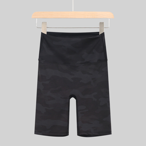 Shorts de sport personnalisés sexy à torsion avant, leggings de gym rose vif, ensemble de yoga pour femmes avec taille élastique et logo - Product Image 4