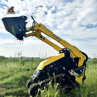 V1000 Skid Steer Euro5 Efisien, Laris Manis Sekarang, Daya Tahan Lama & Perawatan Rendah dengan Sistem Bucket 4-in-1 Beroda Rantai