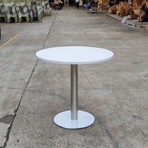 Mesa Redonda Minimalista con Patas de Metal Resistentes para Uso Comercial - Product Image 1