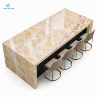 Comptoir en onyx rouge translucide Luca |   Table de réception Dragon Jade Vein Island, polie et rétroéclairée, pour villa de luxe, sur mesure