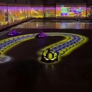 Machine de jeu de course VR interactive à projection, karting en alliage métallique pour centre de divertissement intérieur et divertissement familial - Product Image 2