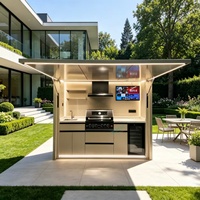 Îlot de cuisine extérieur moderne haut de gamme en acier inoxydable 304 résistant aux intempéries avec évier intégré, téléviseur intelligent, hotte aspirante et armoire à vin