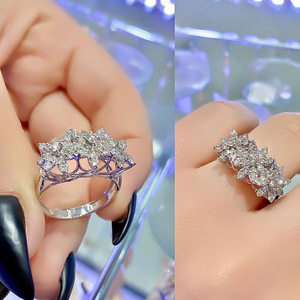 Anello da Donna con Zirconi Incastonati a Pavé, Stile Minimalista, per Uso Quotidiano e Feste, Impilabile, Elegante Gioiello da Dito, Idea Regalo - Product Image 2