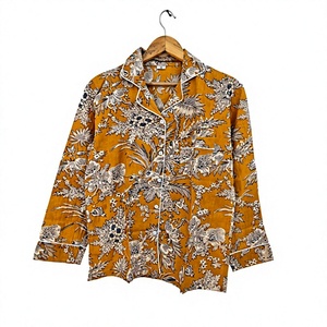 Ensemble de pyjama pour homme à manches longues à imprimé floral, tissu en satin 100% coton, vêtements de nuit décontractés, motif tissé, saison printemps, cadeau pour elle - Product Image 1