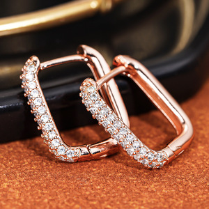 Boucles d'oreilles simples pour femmes, accessoires minimalistes pour tous les jours - Product Image 5