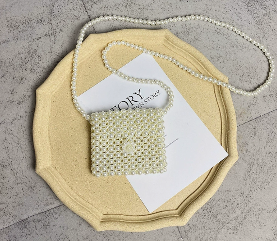 Exquisite flower-button bag-finished product