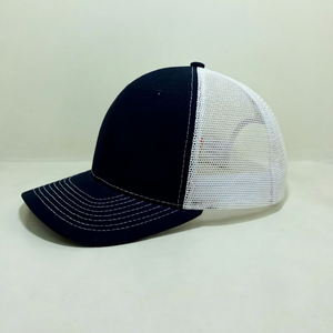 Gorra Trucker Personalizada Azul Marino con Panel Frontal de Malla, Aplique de Goma en Relieve, Ajustable, Unisex, Casual, Primavera Verano, 6 Paneles, Estilo Béisbol - Product Image 1