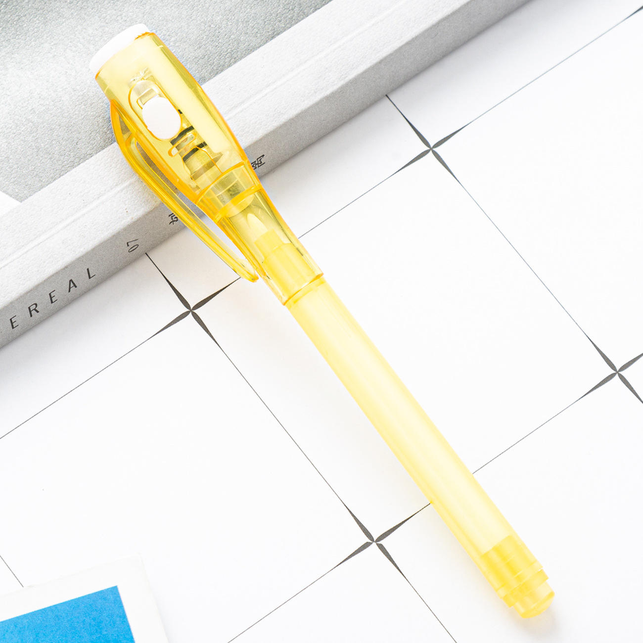 สีเหลือง