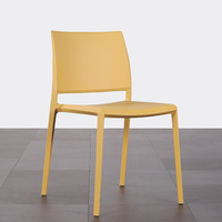 Chaise empilable en polypropylène légère, colorée, imperméable, résistante aux intempéries, pour patio extérieur, jardin, salle à manger