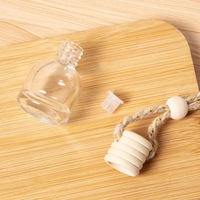 Vente chaude verre voiture parfum bouteille pendentif 6ml rond voiture diffuseur bouteille parfum avec fils et bouchons vide suspendu